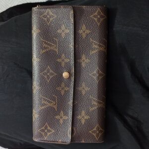 Lv long wallet